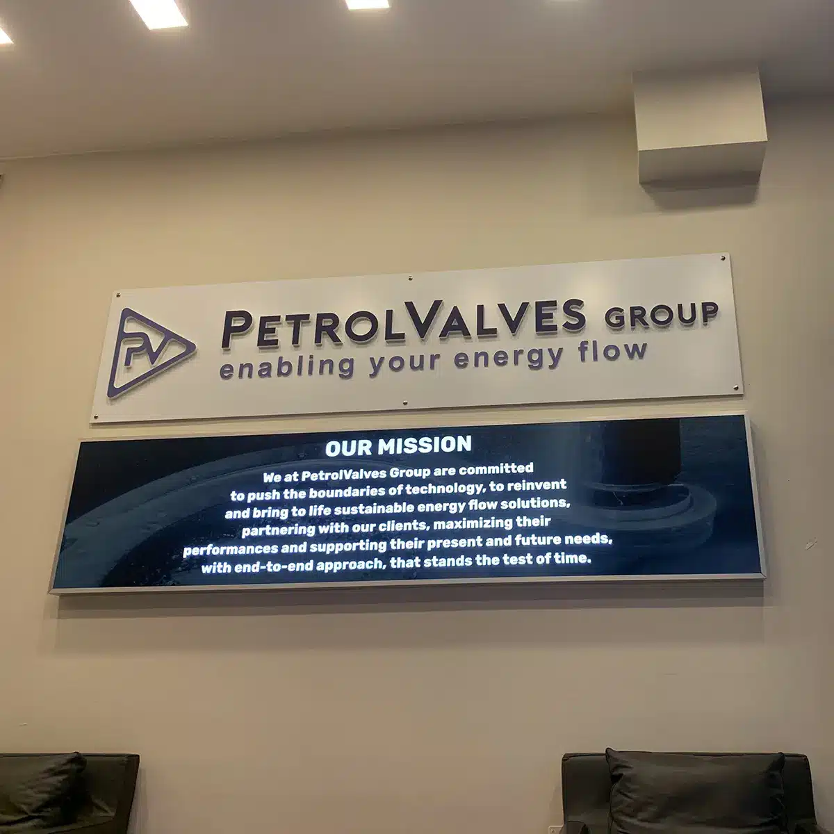 Insegna personalizzata per azienda PetrolValves