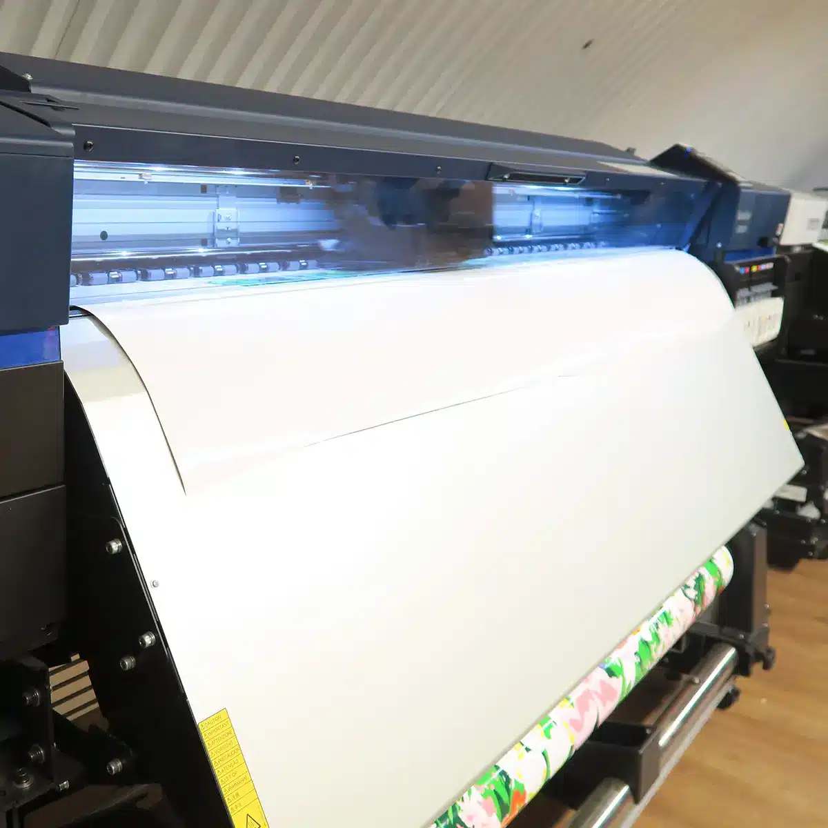 Prova di stampa roll to roll per vetrofania